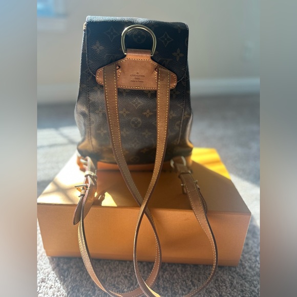 Louis Vuitton Montsouris Backpack MM - Picture 6 of 6